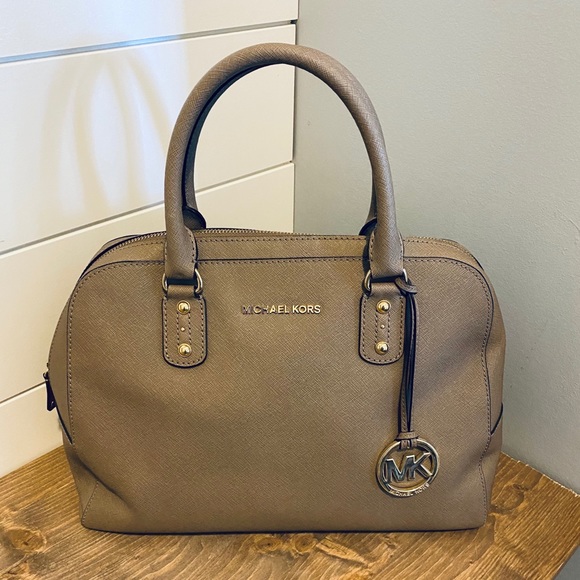 Michael Kors satchel purse - Picture 1 of 6
